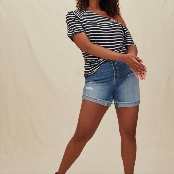 Torrid Button Fly Destructed Shorts sz16 - Picture 3 of 15